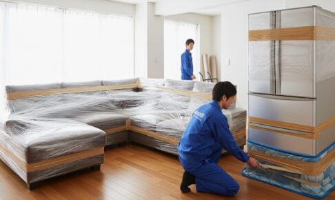 大型家具・家電の搬出準備をする作業員のイメージ