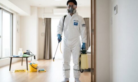 孤独死の清掃を自分で行うリスクを解説する記事のイメージ